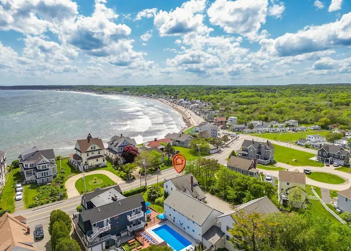 The Lighthouse Inn & Suites