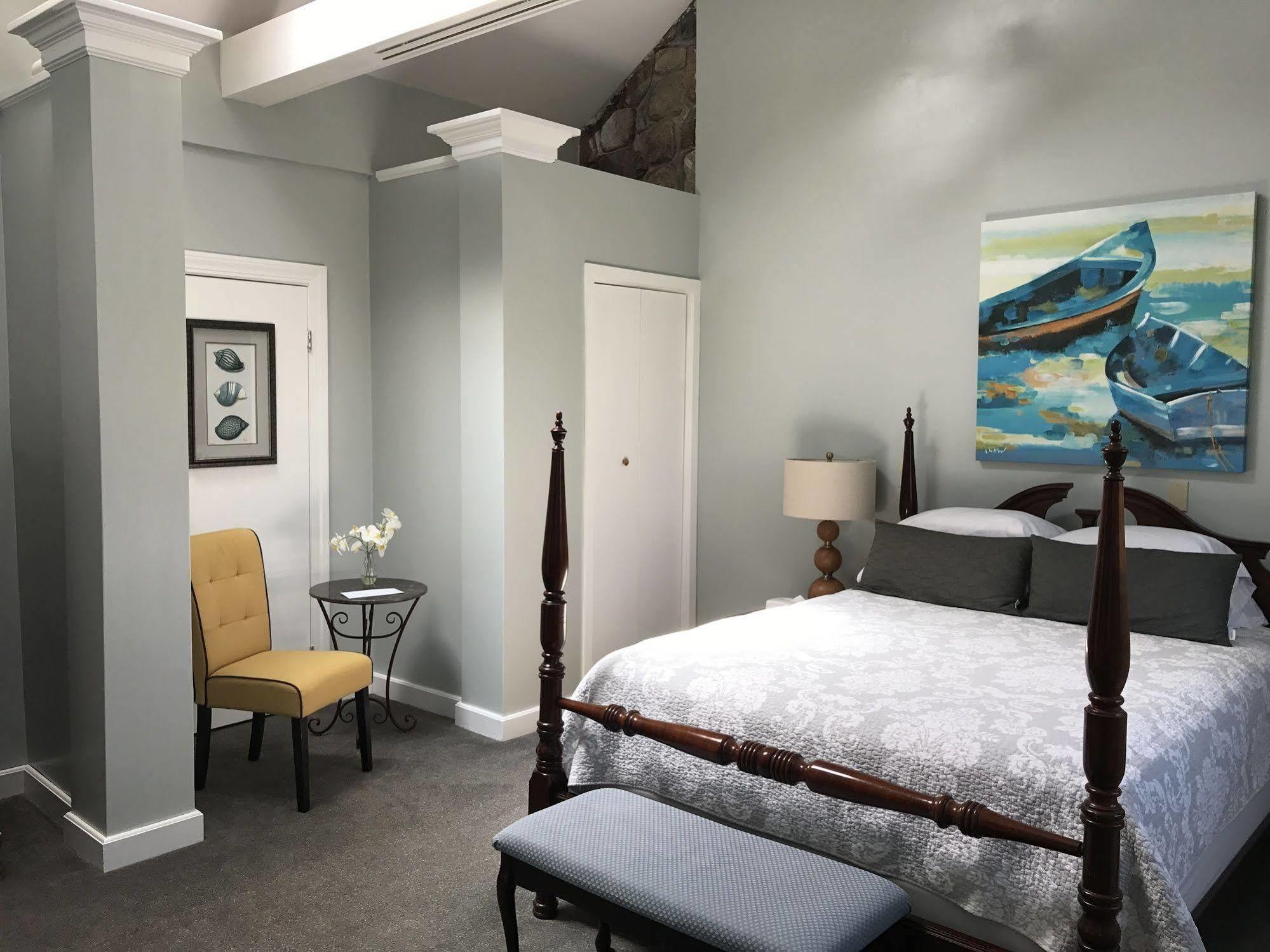 Inn The Lighthouse &